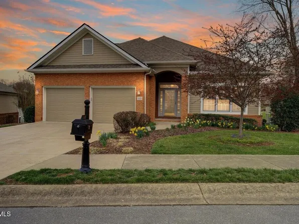 1923 Waters Edge Dr, Johnson City, TN 37604