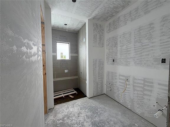 4th image of 4243 20th st ne