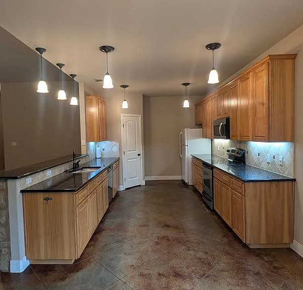 178 S Buckhorn Dr — Photo 4