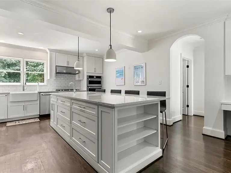 3825 Peachtree Dunwoody Rd NE — Photo 53