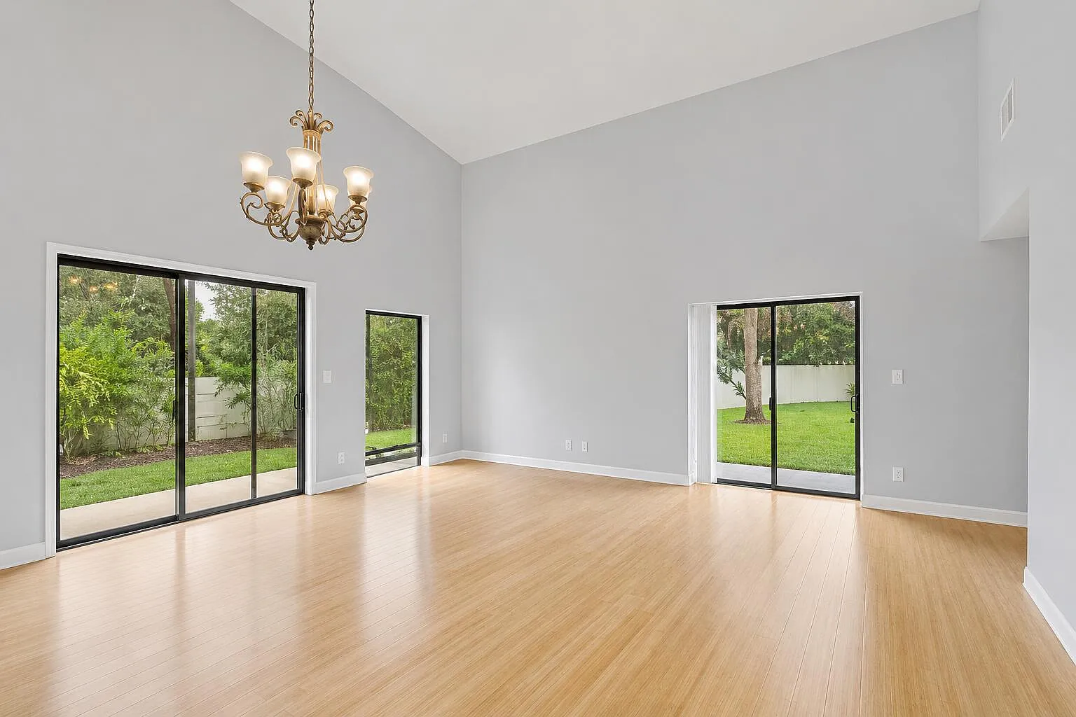 2 bed, 2.0 bath, 1354 sqft, $3,000 — Photo 2