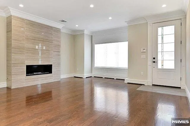 4 bed, 3.5 bath, 2218 sqft, $6,450 — Photo 3
