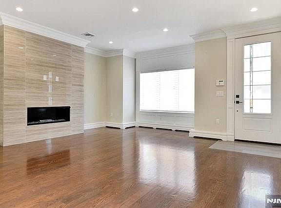 3rd image of 269 9th St Unit C