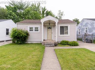 623 E Brockton Ave, Madison Heights, MI 48071