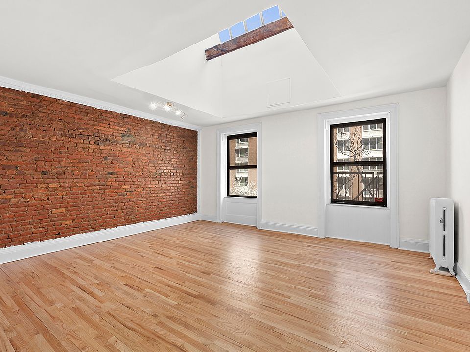 1st image of 134 W 23rd St #Top