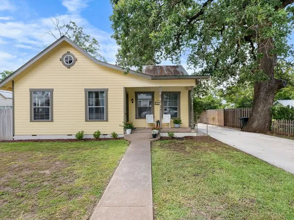 505 N Adams St, Fredericksburg, TX 78624