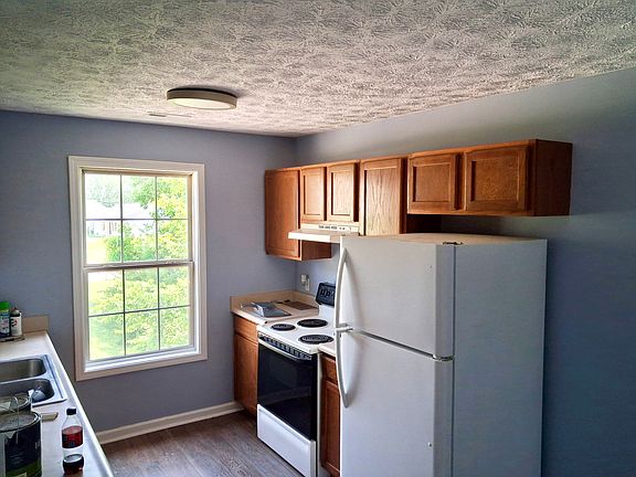 3rd image of 170 Ruby Ln #D