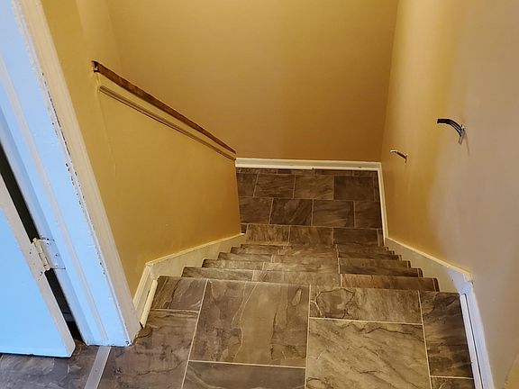 4th image of 3947 Camelot Dr SE