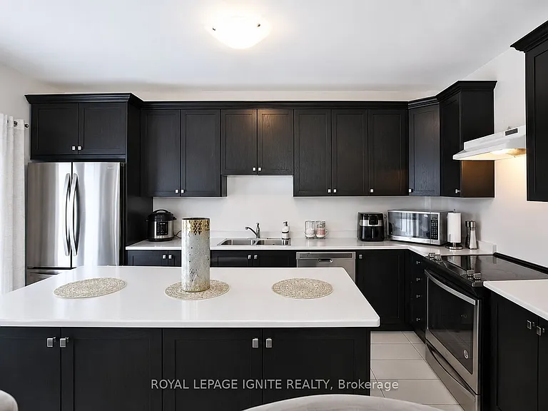 28 Foxberry Rd — Photo 3