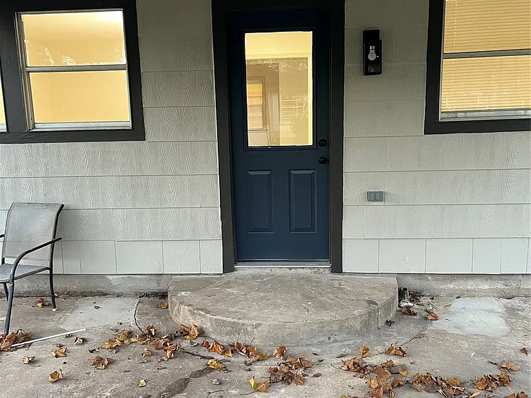 902 Alice St — Photo 19