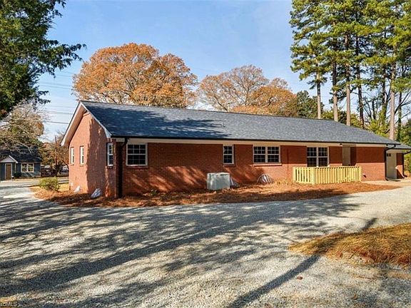 5th image of 915 Fairview Dr