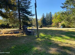 100 Neumann Dr, Milford, PA 18337