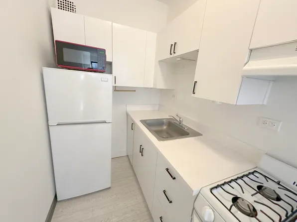 230 East 75th Street image 4 of 11