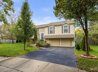 371 Larchmont Ct, Naperville, IL 60565