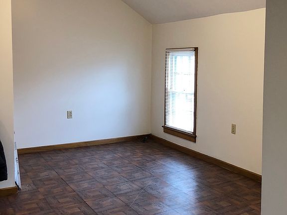 5th image of 243 1/2 W Friendship St