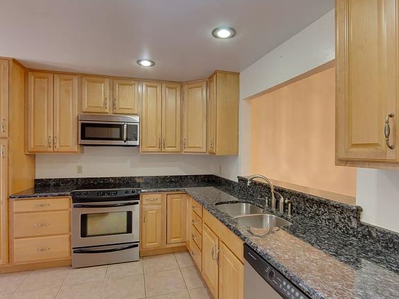 5th image of 430 Stanton Pl