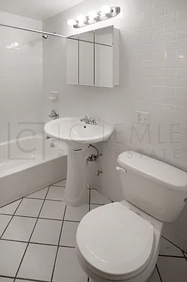 Rented by LC Lemle Real Estate Group | media 16