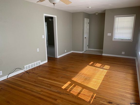 4th image of 1006 N 76th St