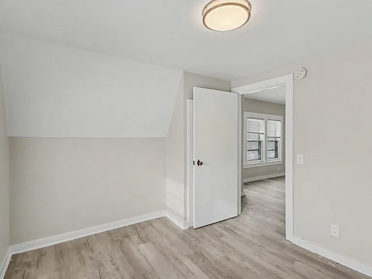 936 W Kalamazoo Ave — Photo 8