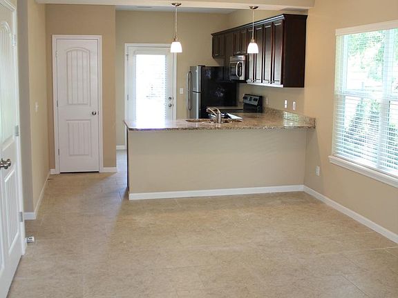 4th image of 223 N Ann St APT 101
