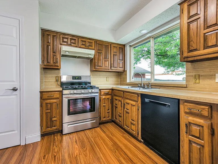 1607 Heather Glen Ct — Photo 20