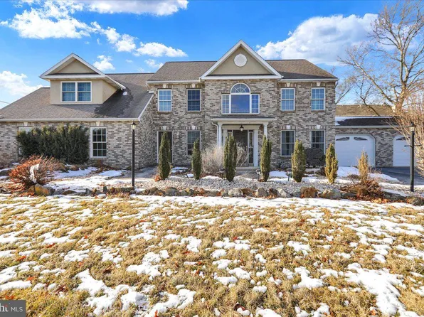28 Hettinger Rd, West Lawn, PA 19609