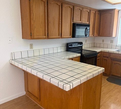 5th image of 1017 Jayhawk Way