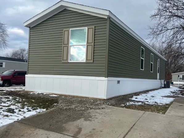 67 Candlelight Dr, Sauk Village, IL 60411