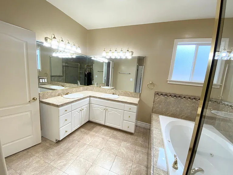 5960 Topeka Dr — Photo 23