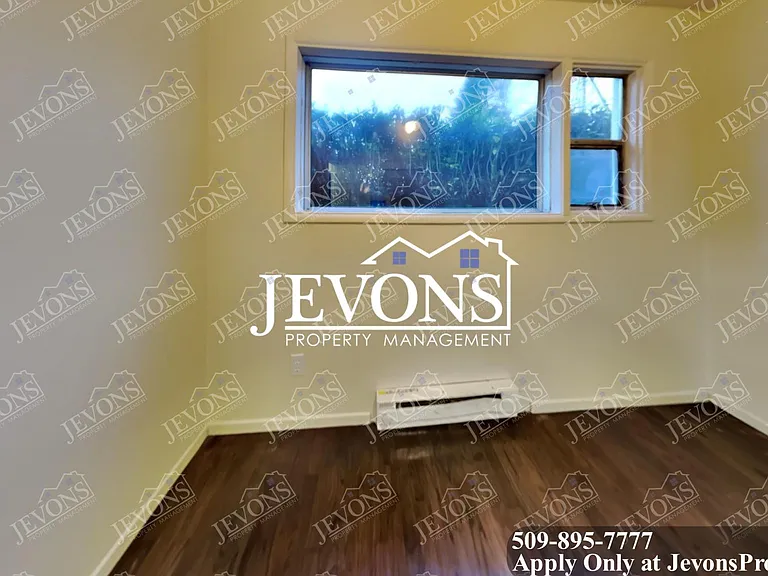 3571 E B St — Photo 18