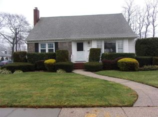 282 Park Ave, Merrick, NY 11566