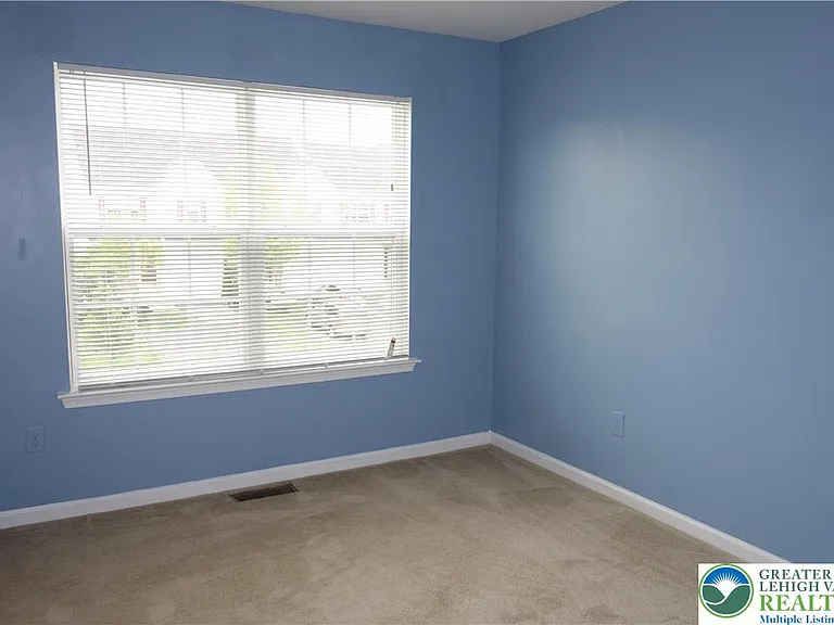 1033 King Way — Photo 16