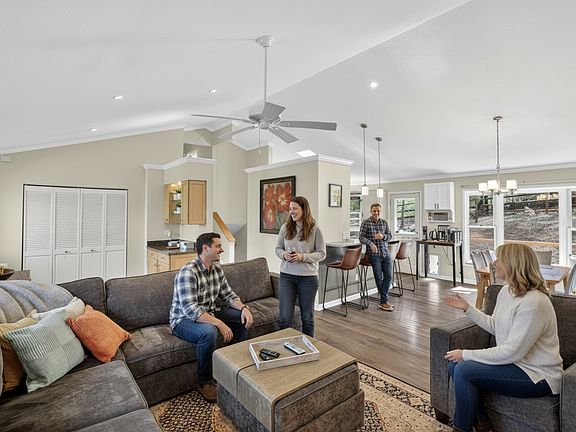 4th image of 6 Hunters Ridge Dr