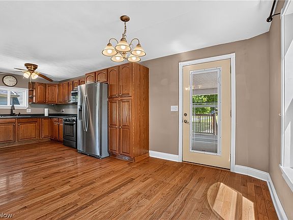 5th image of 3320 Ridgewood Ave