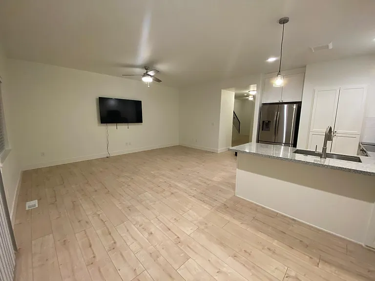 416 S 3 W — Photo 43
