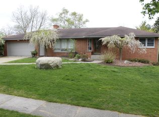 2220 Blueberry Dr NW, Grand Rapids, MI 49504