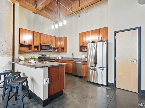 4th image of 1113 Washington Ave Unit 317