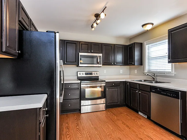 616 Groveton Trl — Photo 8