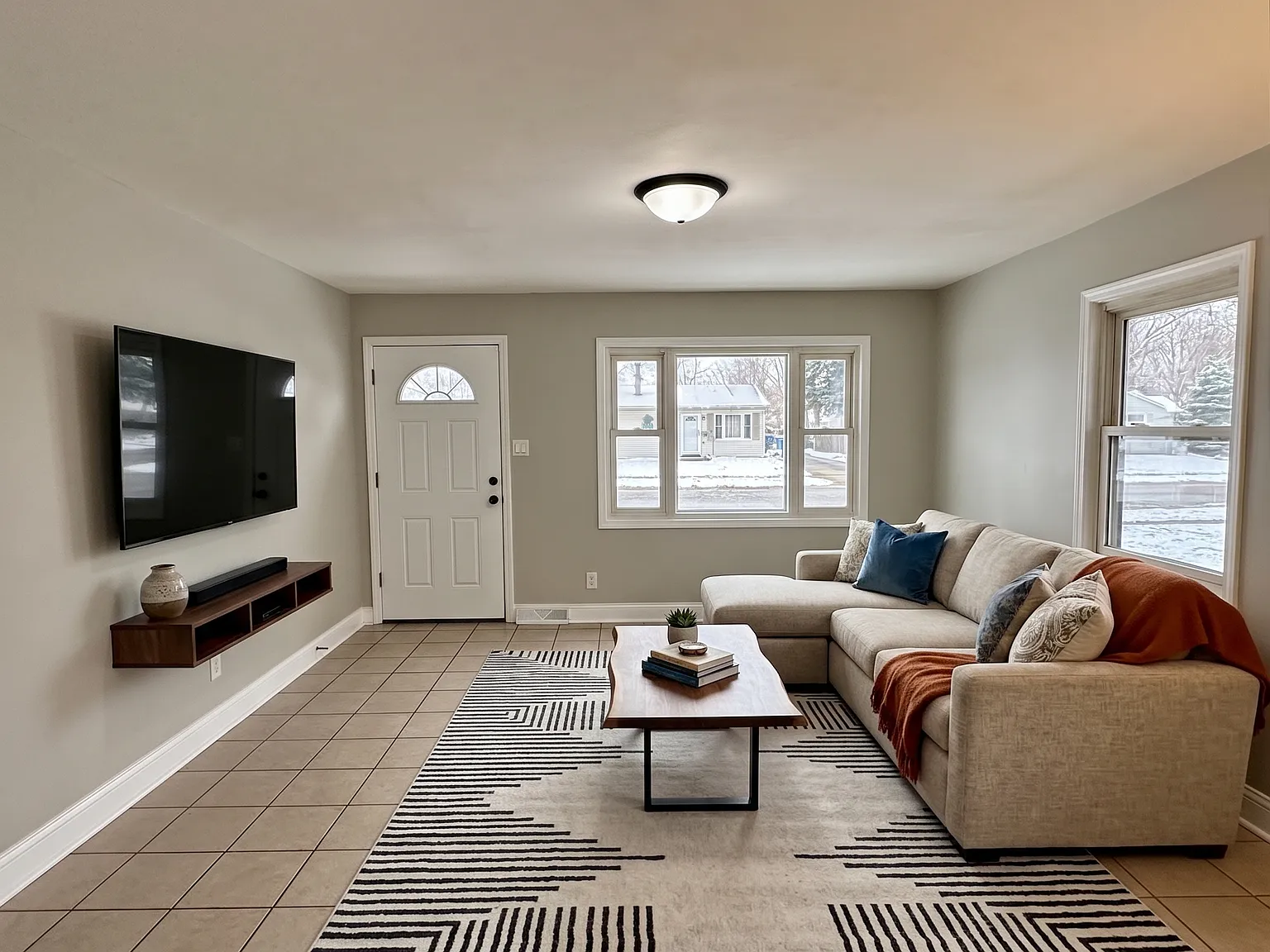 3 bed, 973 sqft, $1,900 — Photo 2