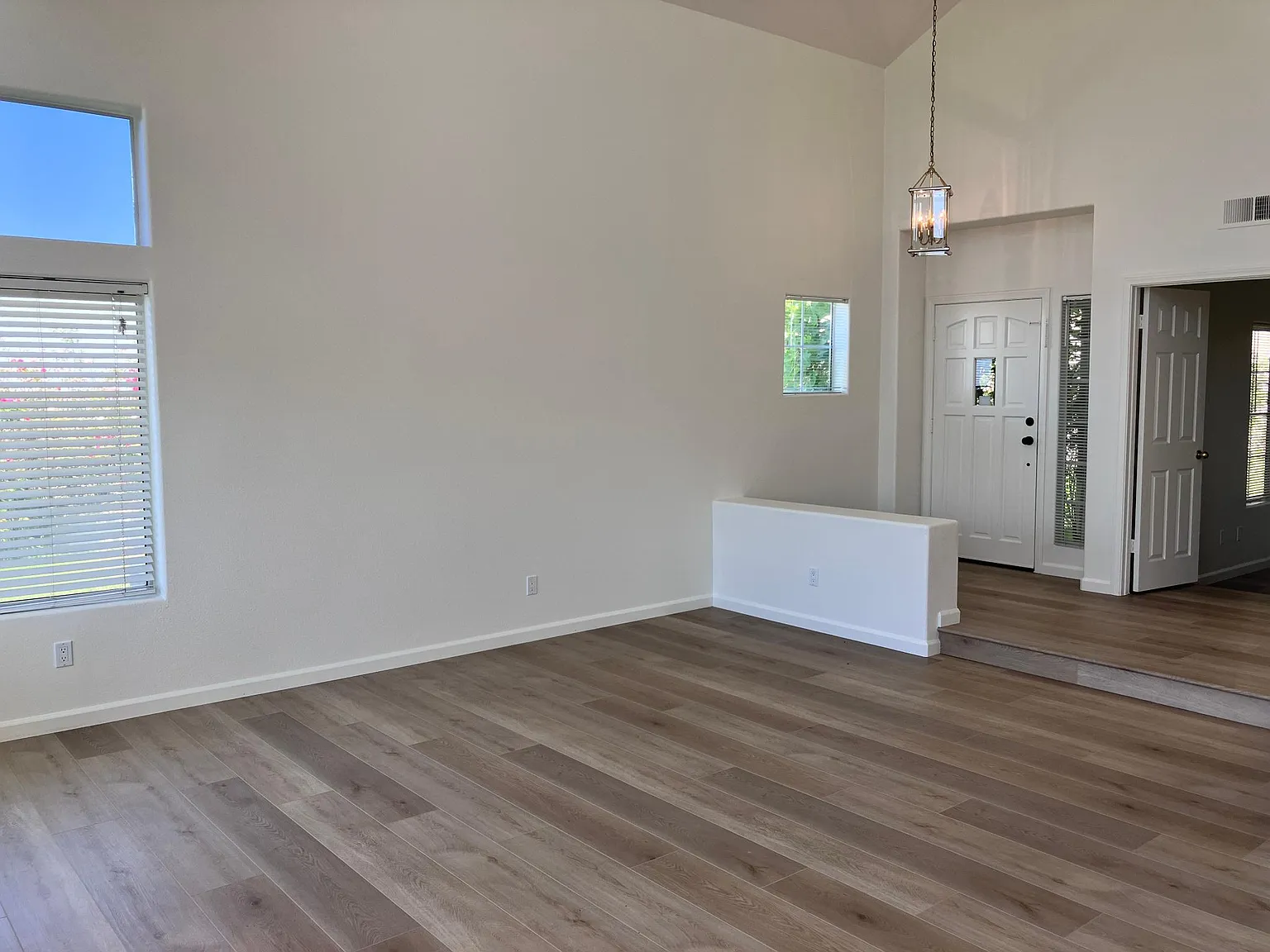 4 bed, 2700 sqft, $5,485 — Photo 4