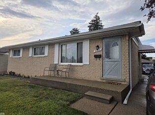 27697 Larry St, Roseville, MI 48066