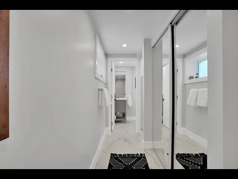 Virginia St — Photo 6