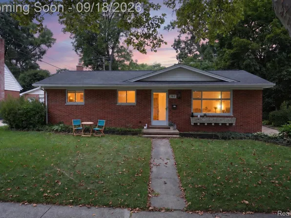 767 Center Dr, Ann Arbor, MI 48103