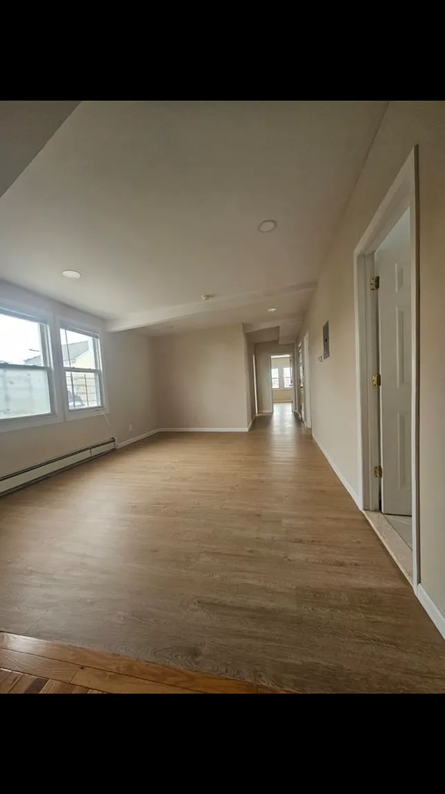 3 bed, 901 sqft, $3,100 — Photo 4