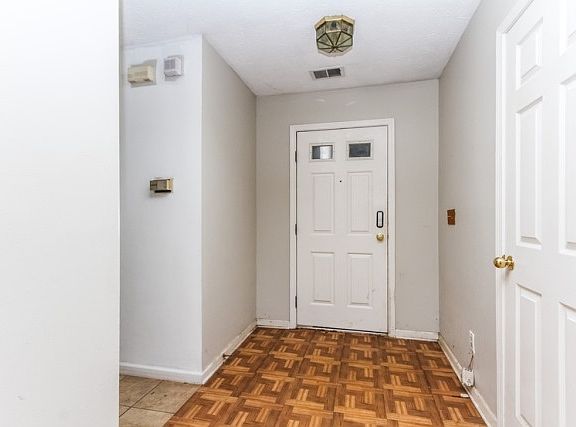 4th image of 6052 Portwood Ct