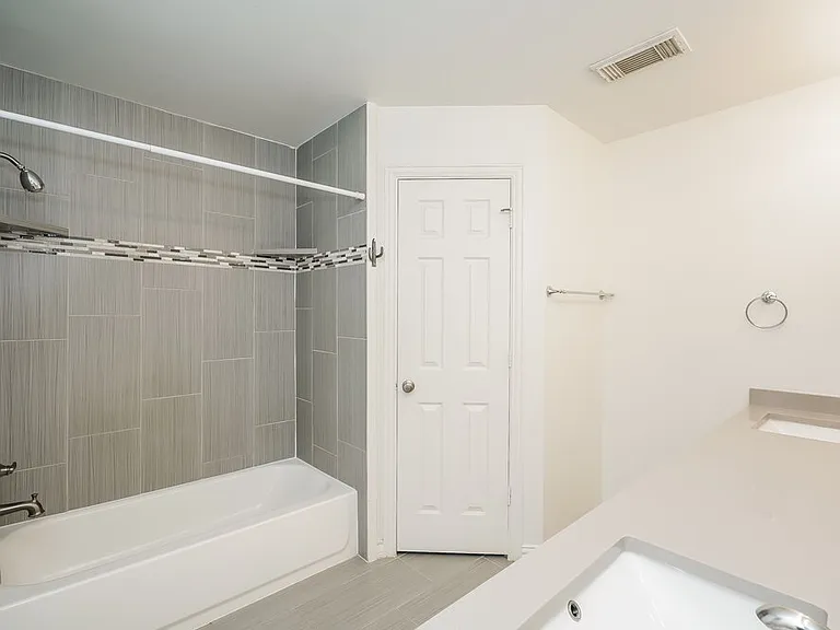 211 Dove Mdws — Photo 12