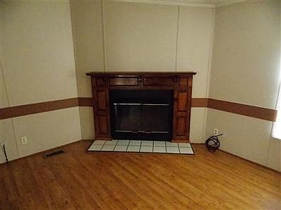 3rd image of 118 Woodway Dr
