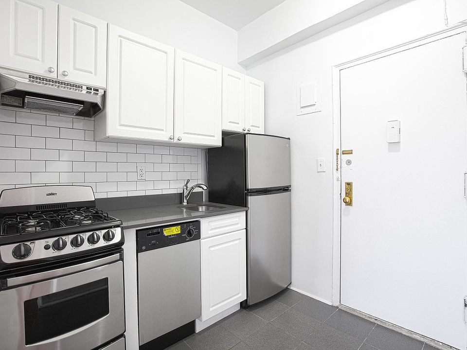 1st image of 160 W 71st St APT 10L