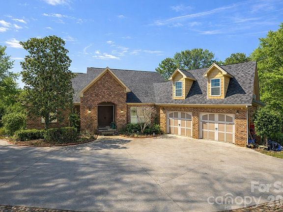 3rd image of 27 Wateree Key Ct