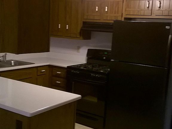 3rd image of 1500 Greencrest Dr